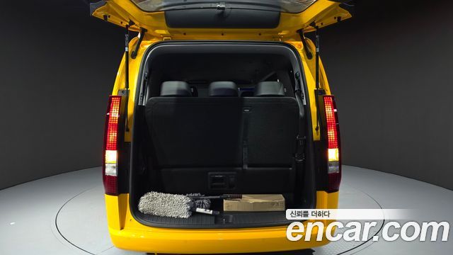 Hyundai Staria 2025 — photo 32