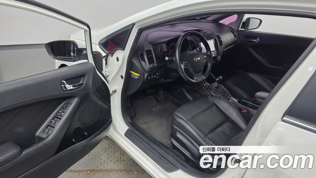 Kia K3 2015 — photo 10