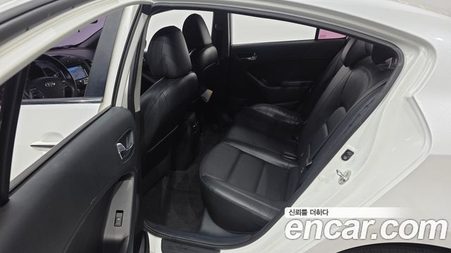 Kia K3 2015 — photo 11