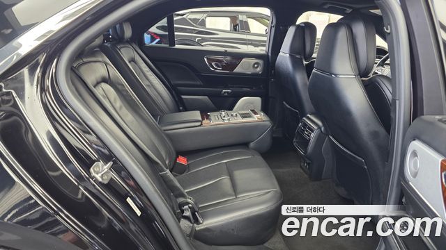 Lincoln Continental 2019 — photo 18