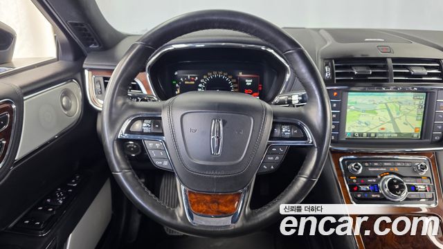 Lincoln Continental 2019 — photo 19