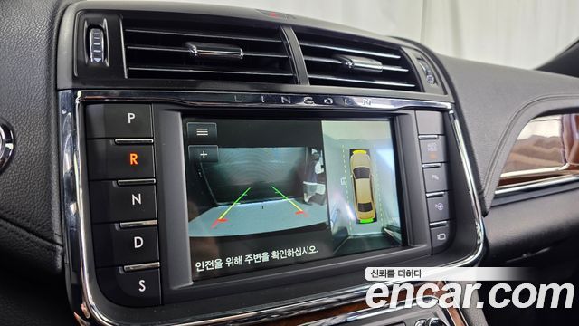 Lincoln Continental 2019 — photo 21