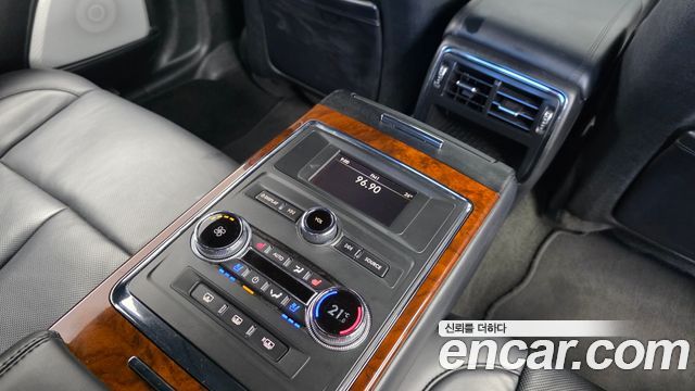 Lincoln Continental 2019 — photo 24