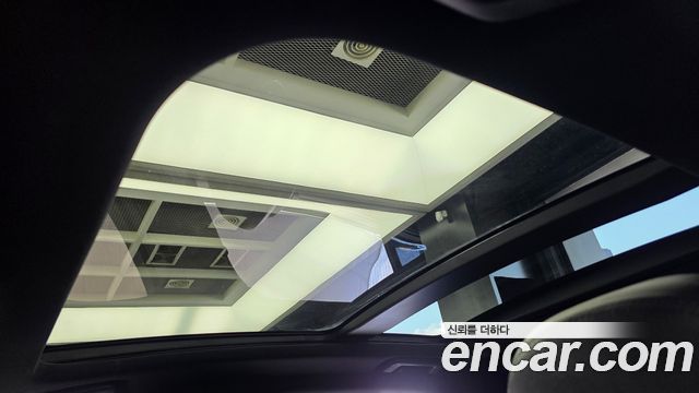 Lincoln Continental 2019 — photo 25