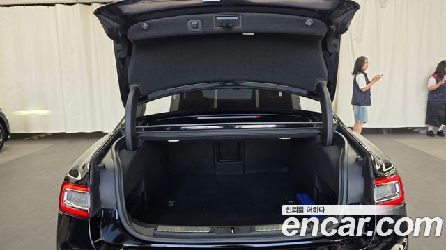 Lincoln Continental 2019 — photo 26