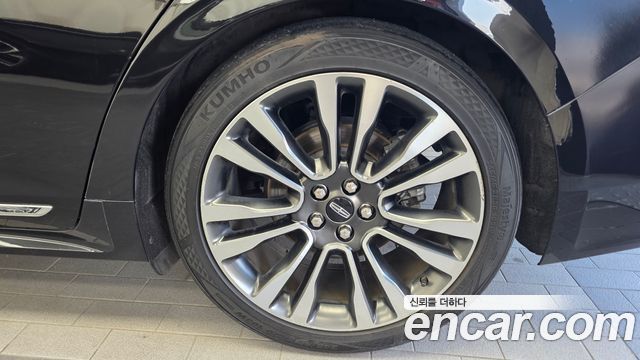 Lincoln Continental 2019 — photo 7
