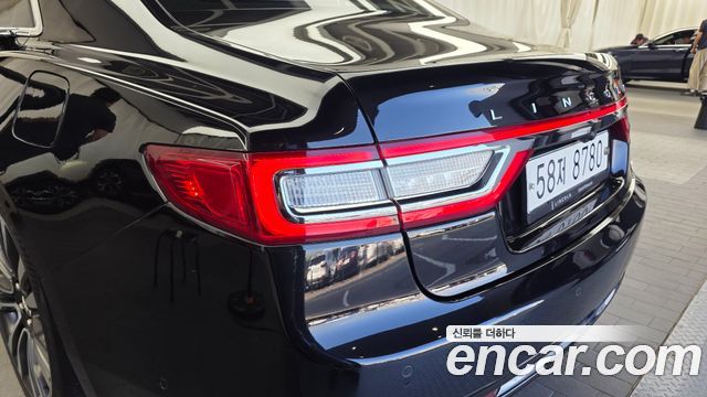 Lincoln Continental 2019 — photo 9