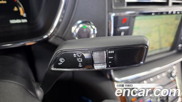 Lincoln Continental 2019 — photo 29