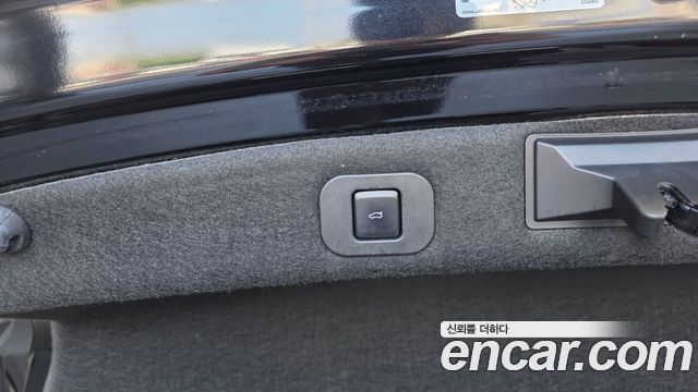Lincoln Continental 2019 — photo 30