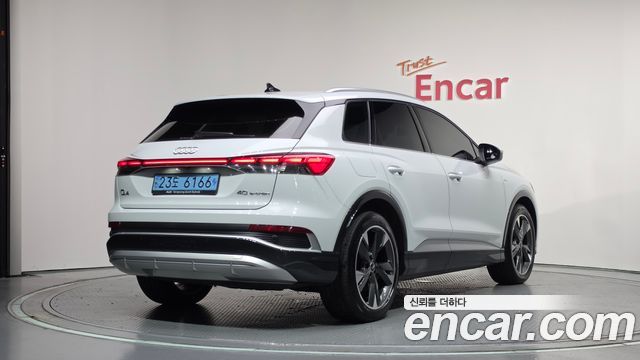 Audi Q4 e-tron 2022 — photo 2