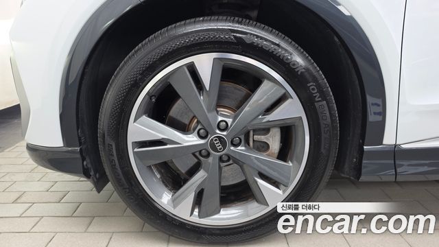 Audi Q4 e-tron 2022 — photo 5