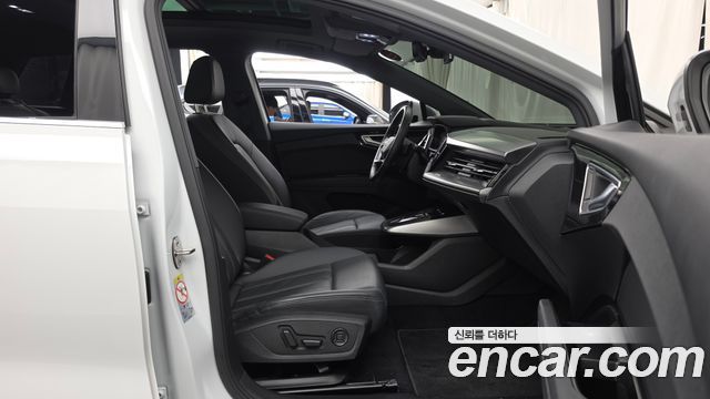 Audi Q4 e-tron 2022 — photo 17