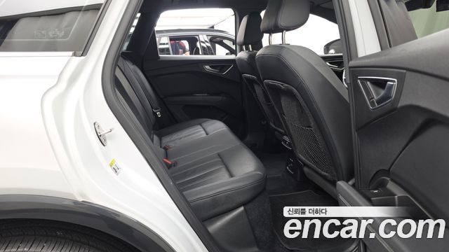 Audi Q4 e-tron 2022 — photo 18