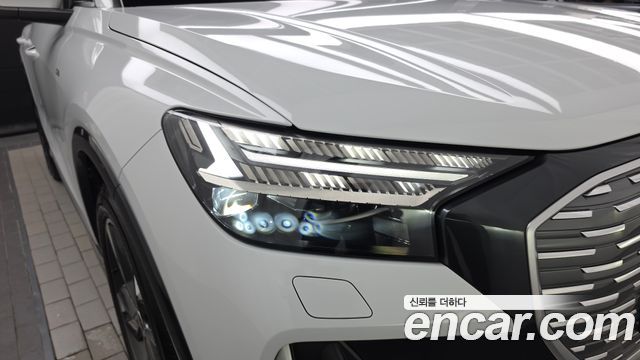 Audi Q4 e-tron 2022 — photo 8