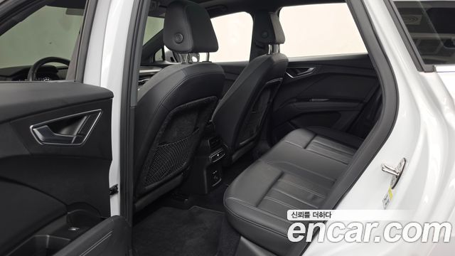 Audi Q4 e-tron 2022 — photo 16