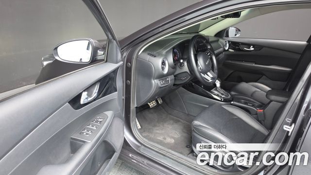 Kia K3 2023 — photo 13
