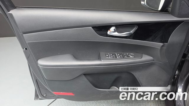 Kia K3 2023 — photo 14