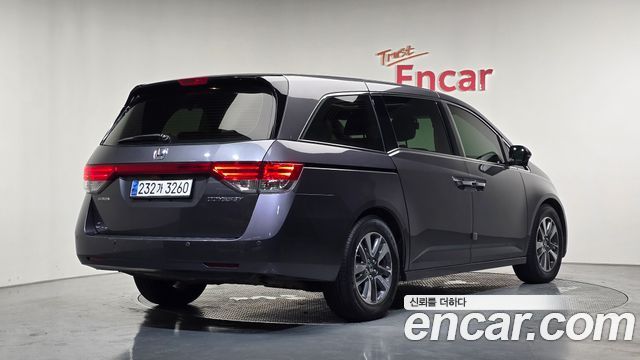 Honda Odyssey 2016 — photo 2