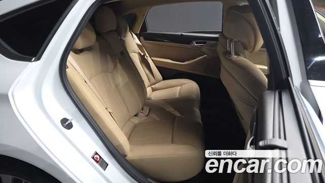 Genesis G80 2017 — photo 17