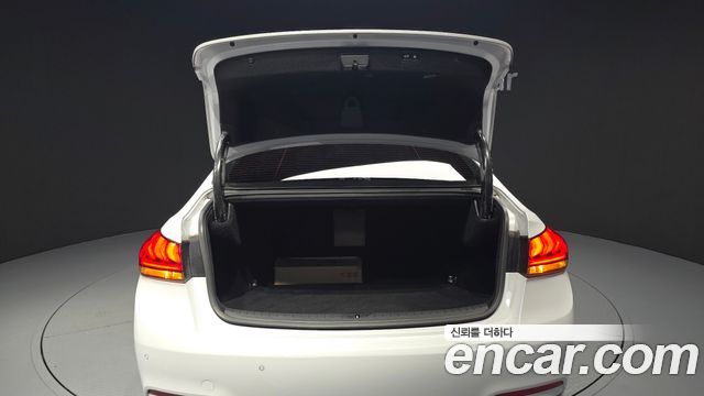 Genesis G80 2017 — photo 32