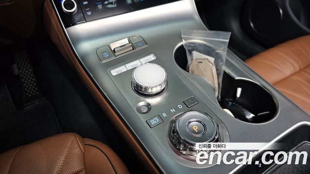 Genesis GV70 2025 — photo 12