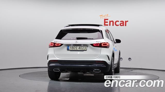 Mercedes-Benz GLA-Class 2023 — photo 4