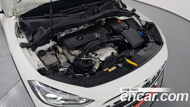 Mercedes-Benz GLA-Class 2023 — photo 6