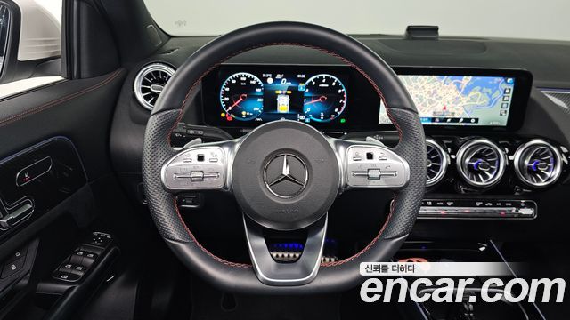 Mercedes-Benz GLA-Class 2023 — photo 10