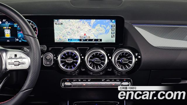 Mercedes-Benz GLA-Class 2023 — photo 13