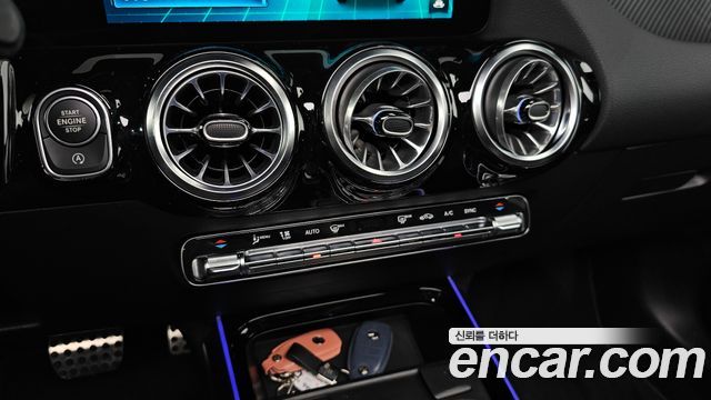 Mercedes-Benz GLA-Class 2023 — photo 18