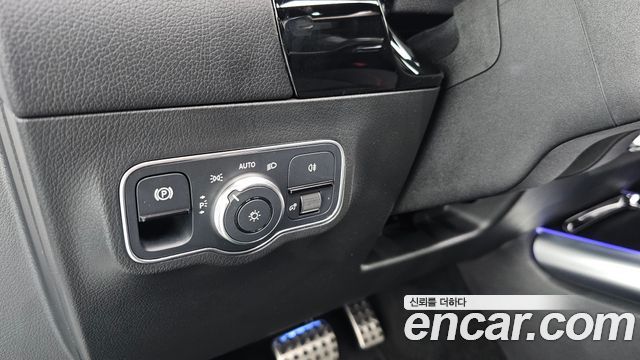 Mercedes-Benz GLA-Class 2023 — photo 19