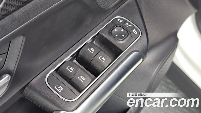 Mercedes-Benz GLA-Class 2023 — photo 23