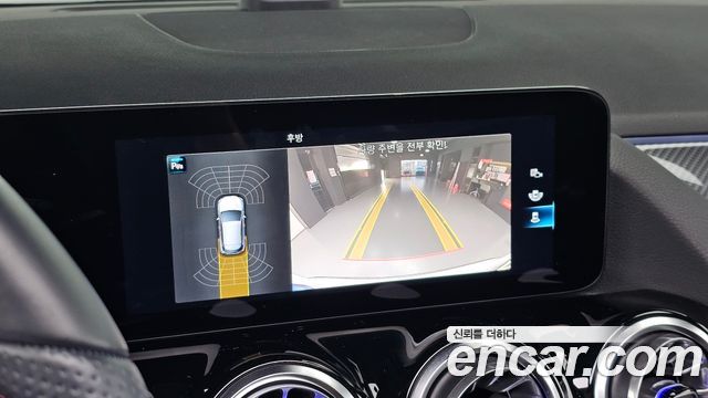 Mercedes-Benz GLA-Class 2023 — photo 16