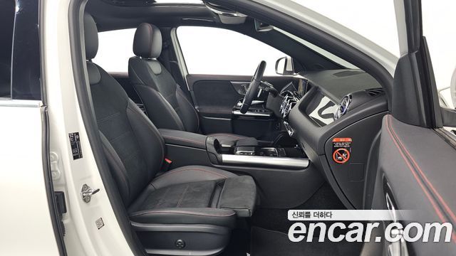 Mercedes-Benz GLA-Class 2023 — photo 28