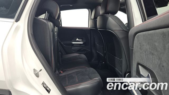 Mercedes-Benz GLA-Class 2023 — photo 30