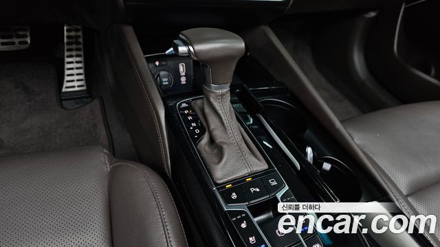 Kia K7 2018 — photo 12