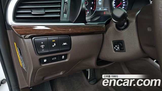 Kia K7 2018 — photo 22