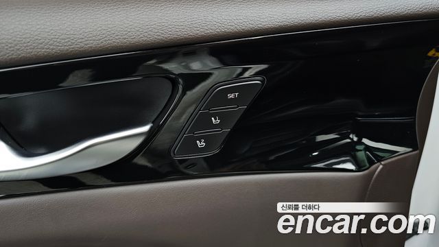 Kia K7 2018 — photo 23