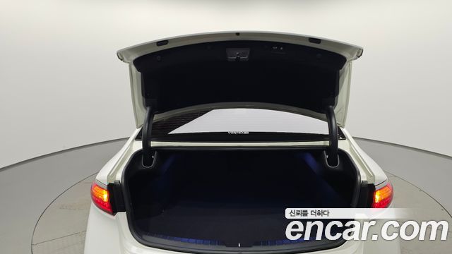 Kia K7 2018 — photo 26