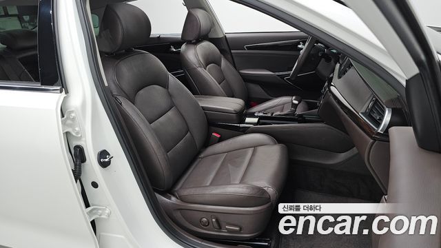 Kia K7 2018 — photo 16