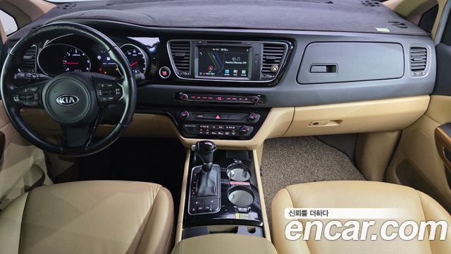 Kia Canival 2015 — photo 7