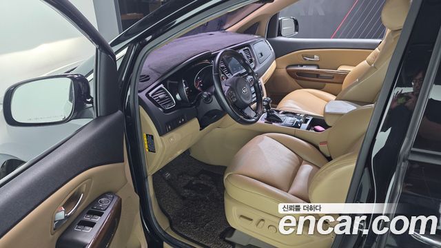 Kia Canival 2015 — photo 10