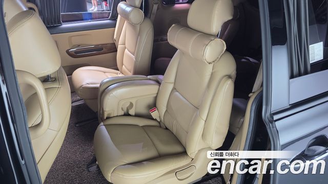 Kia Canival 2015 — photo 12