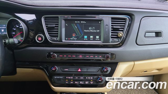 Kia Canival 2015 — photo 14