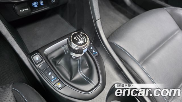 Hyundai Veloster 2019 — photo 12
