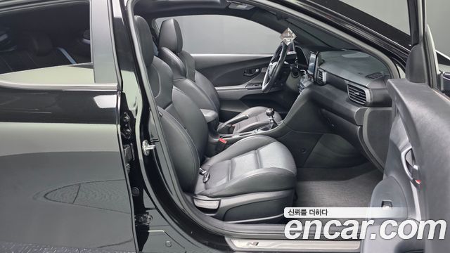 Hyundai Veloster 2019 — photo 16