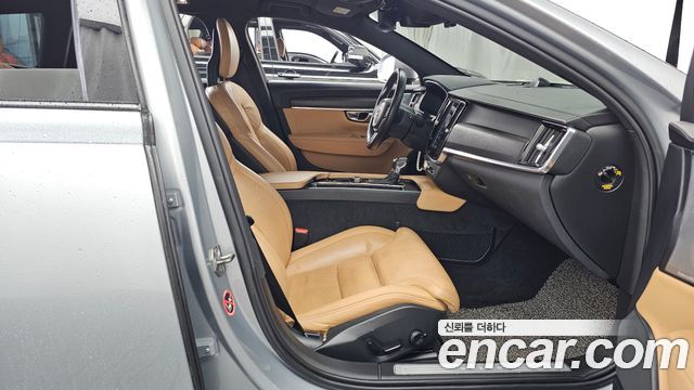 Volvo V90 2018 — photo 11