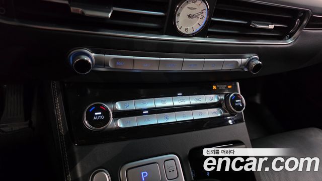 Genesis G90 2019 — photo 17