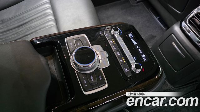 Genesis G90 2019 — photo 18