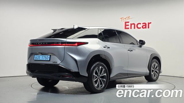 Lexus RZ 2023 — photo 2